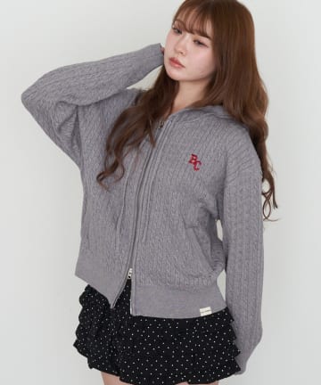 RAY CASSIN(レイカズン) ケーブル胸刺繍パーカー