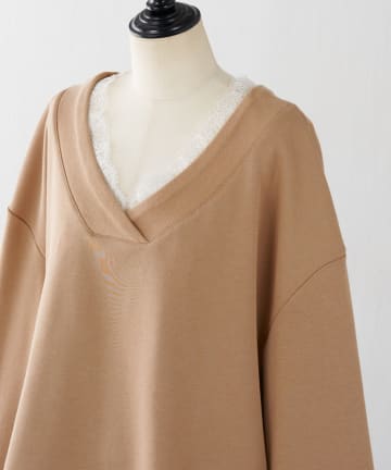 COLLAGE GALLARDAGALANTE(コラージュ ガリャルダガランテ) 【上品見え/小顔効果】レース付Vスウェット