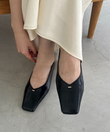 CAPRICIEUX LE'MAGE(カプリシュレマージュ) 【大人の定番パンプス】スクエアステッチフラットシューズ