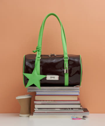 CIAOPANIC(チャオパニック) 【GRAIN/グレイン】スターチャーム付きエナメルロールボストンバッグ