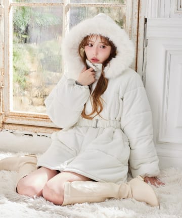 one after another NICE CLAUP(ワンアフターアナザー ナイスクラップ) ベルト付きフェイクファーフードフェイクダウン