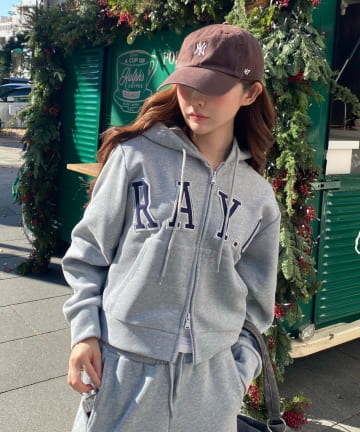 RAY CASSIN(レイカズン) ロゴフードパーカー