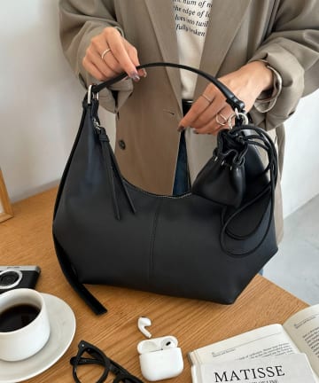 DISCOAT(ディスコート) 【SS先行予約】ネックチャーム付ホーボーバッグ