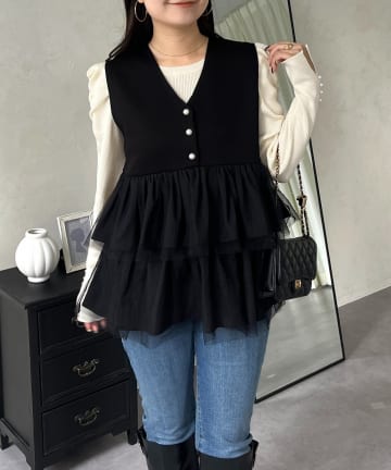 prose verse(プロズヴェール) パールボタンチュールフリルVネックベスト