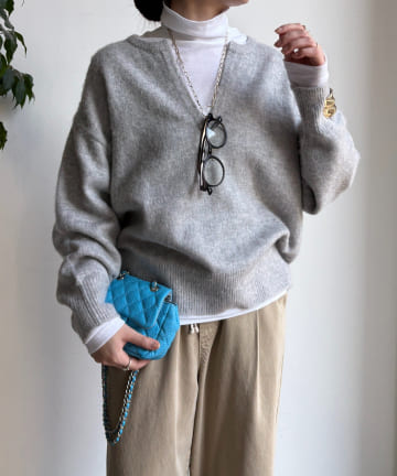 DOUDOU(ドゥドゥ) 深Vスリットニット