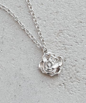 Kastane(カスタネ) 【fiw.】バラネックレス