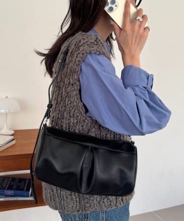 DISCOAT(ディスコート) フロントタックスクエアショルダーバッグ《詳細動画あり》