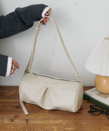 DISCOAT(ディスコート) フロントタックスクエアショルダーバッグ《詳細動画あり》