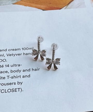 Lattice(ラティス) リボンストーンピアス