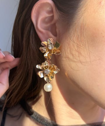 Lattice(ラティス) 【オケージョン】ボリュームフラワーイヤリング