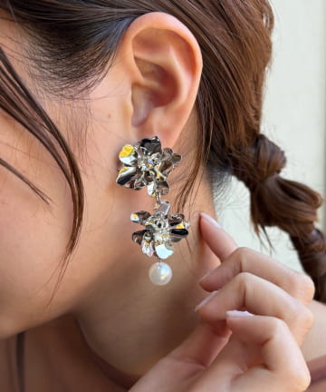 Lattice(ラティス) 【オケージョン】ボリュームフラワーイヤリング