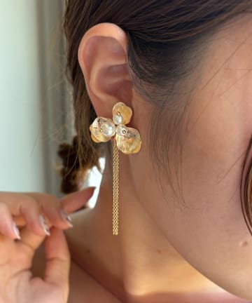 Lattice(ラティス) 【オケージョン】フラワーチェーンイヤリング