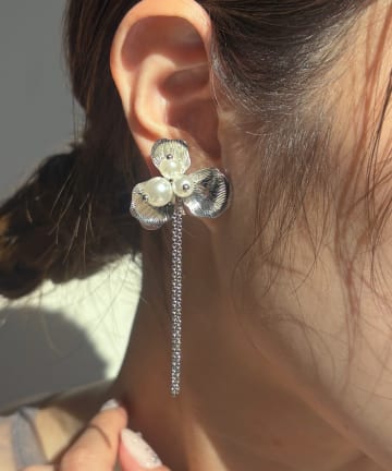 Lattice(ラティス) 【オケージョン】フラワーチェーンイヤリング