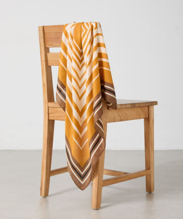 COLONY 2139(コロニー トゥーワンスリーナイン) スクエア柄大判スカーフ 90×90