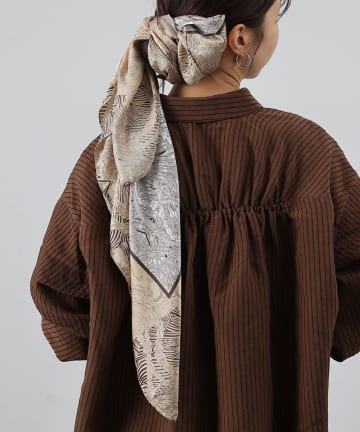 COLONY 2139(コロニー トゥーワンスリーナイン) オリエンタル柄大判スカーフ 90×90