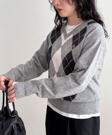 FREDY & GLOSTER(フレディ アンド グロスター) アーガイル柄インターシャVネックニット