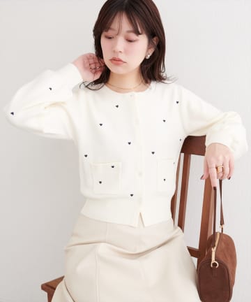 natural couture(ナチュラルクチュール) ハート刺繍ポケ付きカーディガン