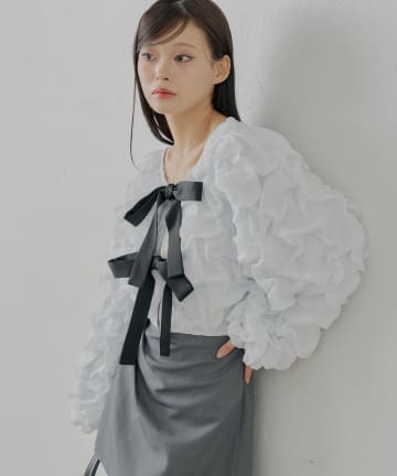 Chico(チコ) 【SALON by Chico】前後2wayフロントリボンポコポコブラウス