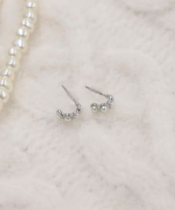 FREDY & GLOSTER(フレディ アンド グロスター) 埋込パールCカーブピアス