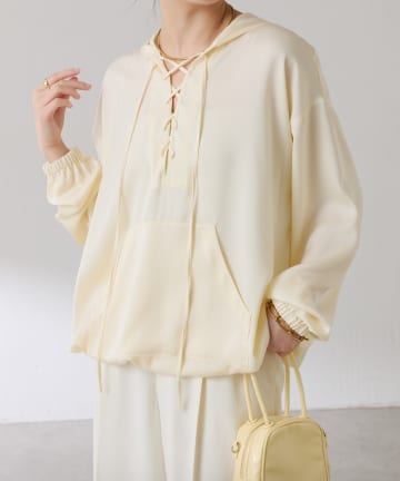 COLLAGE GALLARDAGALANTE(コラージュ ガリャルダガランテ) 【サテンで上品見え】レースアップアノラックブラウス