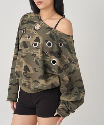 WHO’S WHO gallery(フーズフーギャラリー) フロントアイレットオフショルスウェット