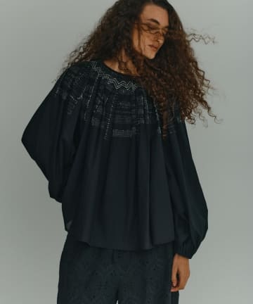 GALLARDAGALANTE(ガリャルダガランテ) 【1/1(木)12:00～予約開始】【Dhritië】刺繍ブラウス