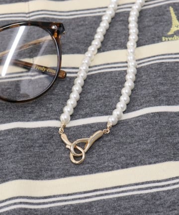 FREDY & GLOSTER(フレディ アンド グロスター) フロントメタルフックパールネックレス