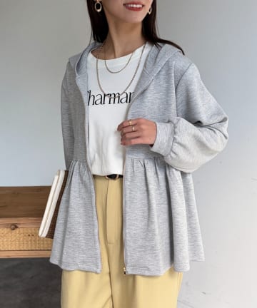 Chez toi(シェトワ) ダンボールペプラムパーカー