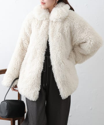 COLONY 2139(コロニー トゥーワンスリーナイン) シープファーステンカラーミドル丈コート