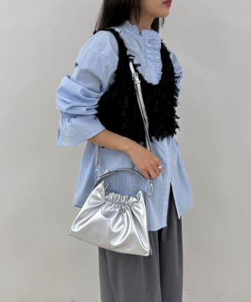 FREDY & GLOSTER(フレディ アンド グロスター) ギャザー三角ワンハンドルバッグ