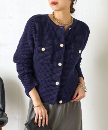 Jena　espace merveilleux(ジェナ　エスパスメルヴェイユ) エンブレムボタンカーディガン