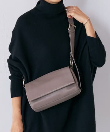 BEARDSLEY(ビアズリー) レザーボディバッグ