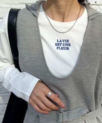 FREDY & GLOSTER(フレディ アンド グロスター) ワンポイント刺繍ロゴロンTシャツ