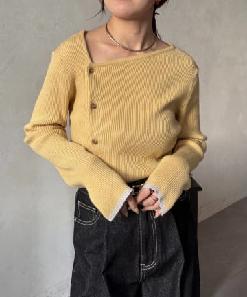 Thevon.(ゼヴォン) アシメネックボタンリブニットプルオーバー