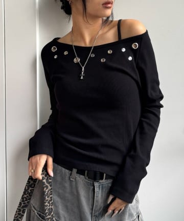 WHO’S WHO gallery(フーズフーギャラリー) 【WEB限定】EYELET OFF SHOULDER TOPS