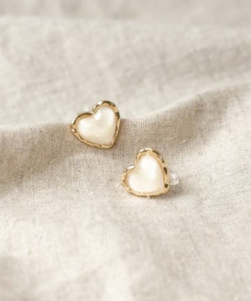 3COINS(スリーコインズ) プックリラメハート樹脂イヤリング／KIDS