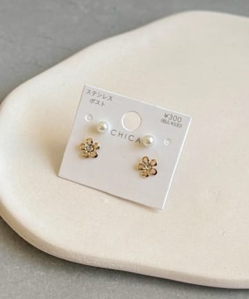 3COINS(スリーコインズ) フラワーパールピアス4個セット