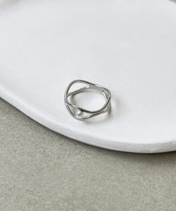 3COINS(スリーコインズ) パール付2ラインリング