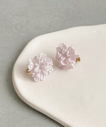 3COINS(スリーコインズ) ビッグフラワーイヤリング