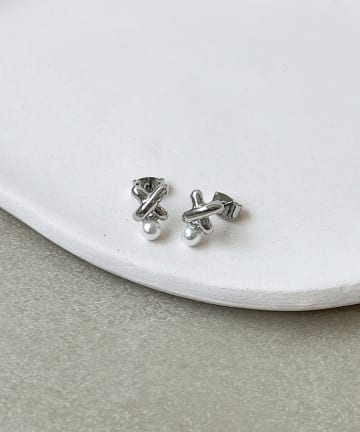 3COINS(スリーコインズ) クロスパールピアス