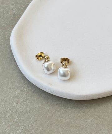 3COINS(スリーコインズ) スクエアパールピアス