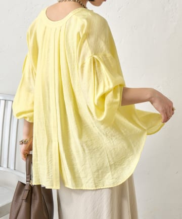 Jena　espace merveilleux(ジェナ　エスパスメルヴェイユ) 【後ろ姿まで、抜かりなく】リネンライクバックタックシャツ