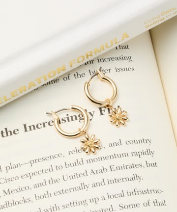 COLONY 2139(コロニー トゥーワンスリーナイン) フラワーフープピアス