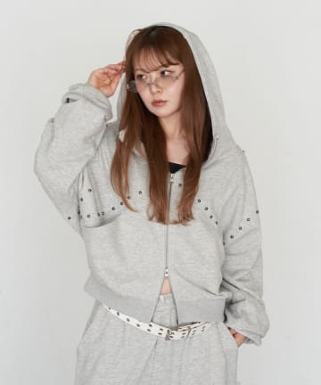 RAY CASSIN(レイカズン) 【セットアップで着られる】ピグメントスタッズドルマンスウェットパーカー