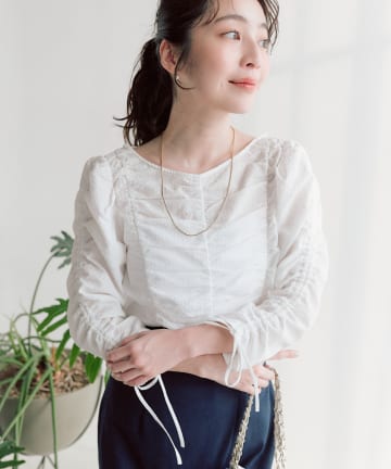 La boutique BonBon(ラブティックボンボン) 【盛れるブラウス】シャーリングギャザードロストスリーブブラウス