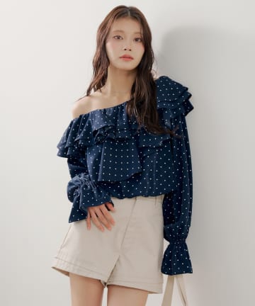 Chico(チコ) フリルワンショルドットブラウス
