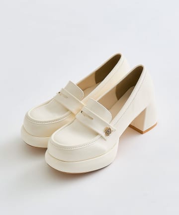 OLIVE des OLIVE(オリーブ デ オリーブ) 【リバイバル】エンブレム付きローファー