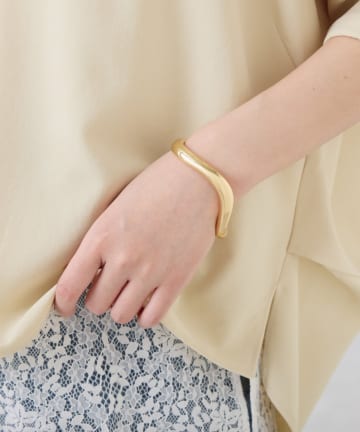 COLLAGE GALLARDAGALANTE(コラージュ ガリャルダガランテ) 【PAPILLONNER/パピヨネ】ニュアンスカーブラインブレスレット