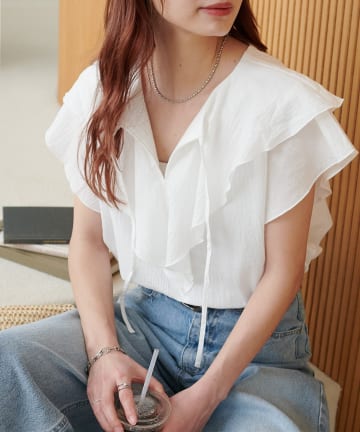 DISCOAT(ディスコート) 【WEB限定/軽い着心地◎/二の腕カバー】フリルブラウス