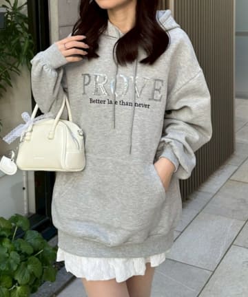 Remind me and forever(リマインドミーアンドフォーエバー) スパンコールロゴ裏起毛パーカー